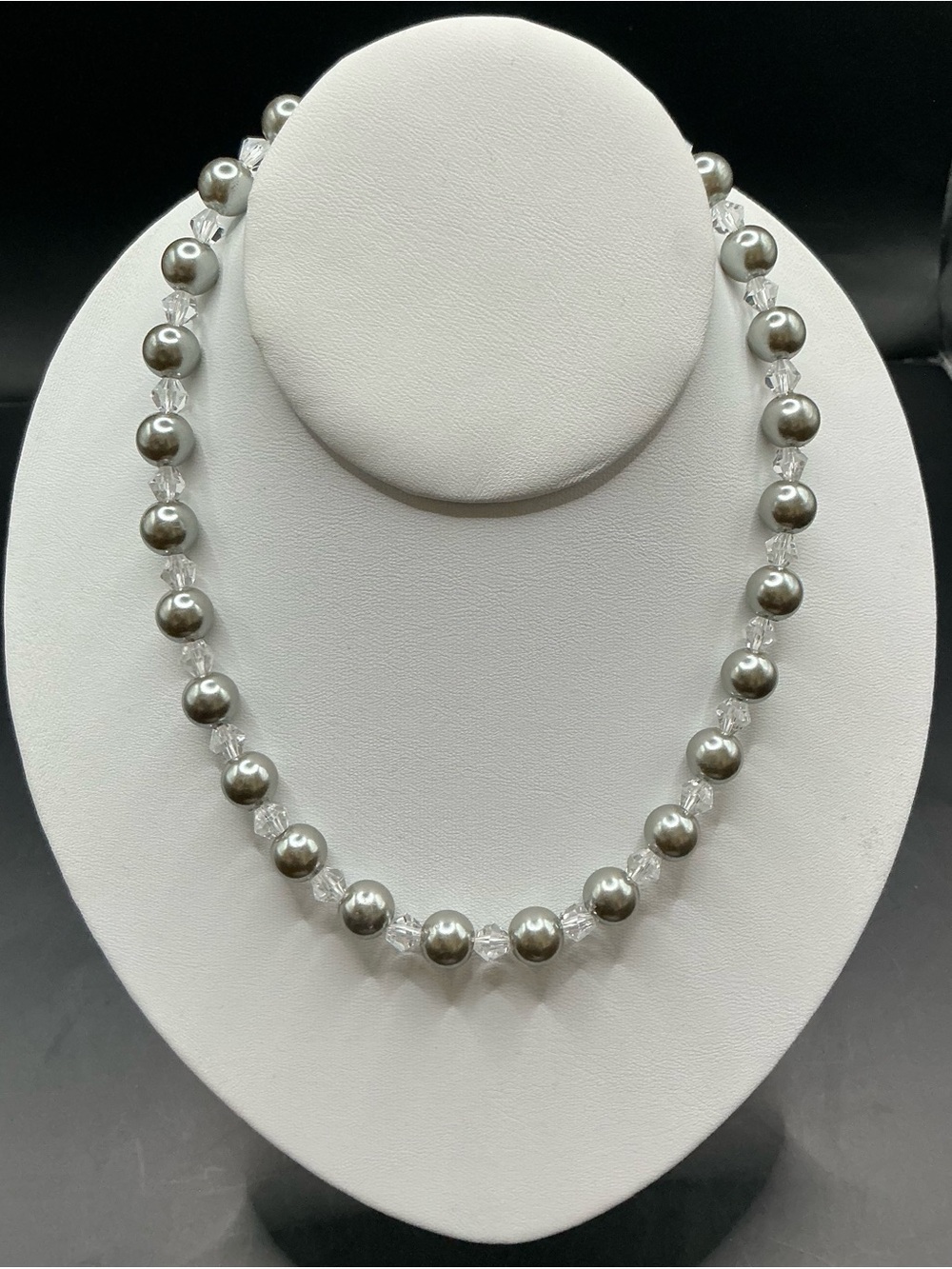 VINTAGE AVON ClASSIC GREY FAUX PEARL STRAND NECKLACE